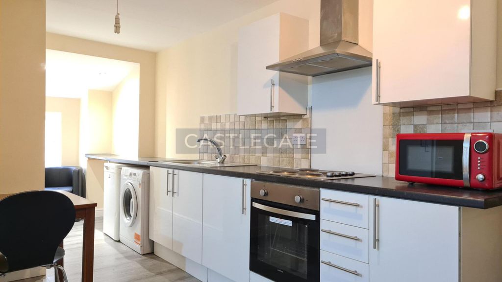 Property photo 2 of 5 Westgate Apartments, Room 5, Temple Close, Huddersfield, HD1 1Ab