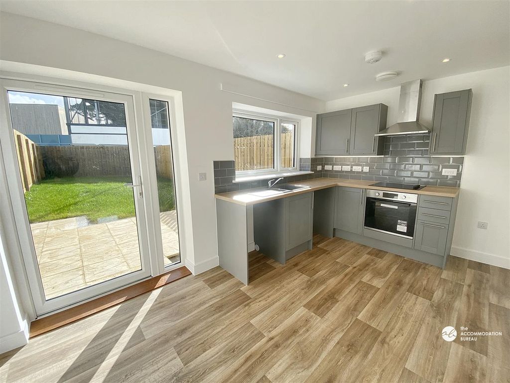 Property photo 2 of 21 Kitchen