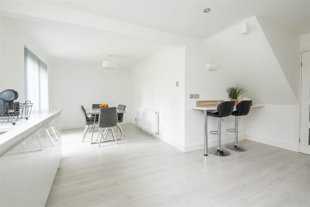 Property photo 3 of 23 Kitchen / Dining