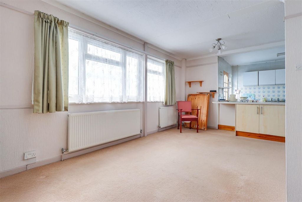Property photo 2 of 21
