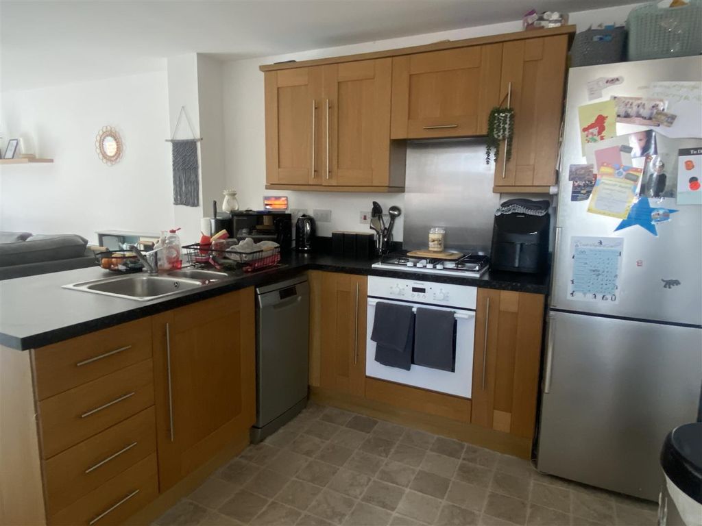 Property photo 2 of 8 Kitchen