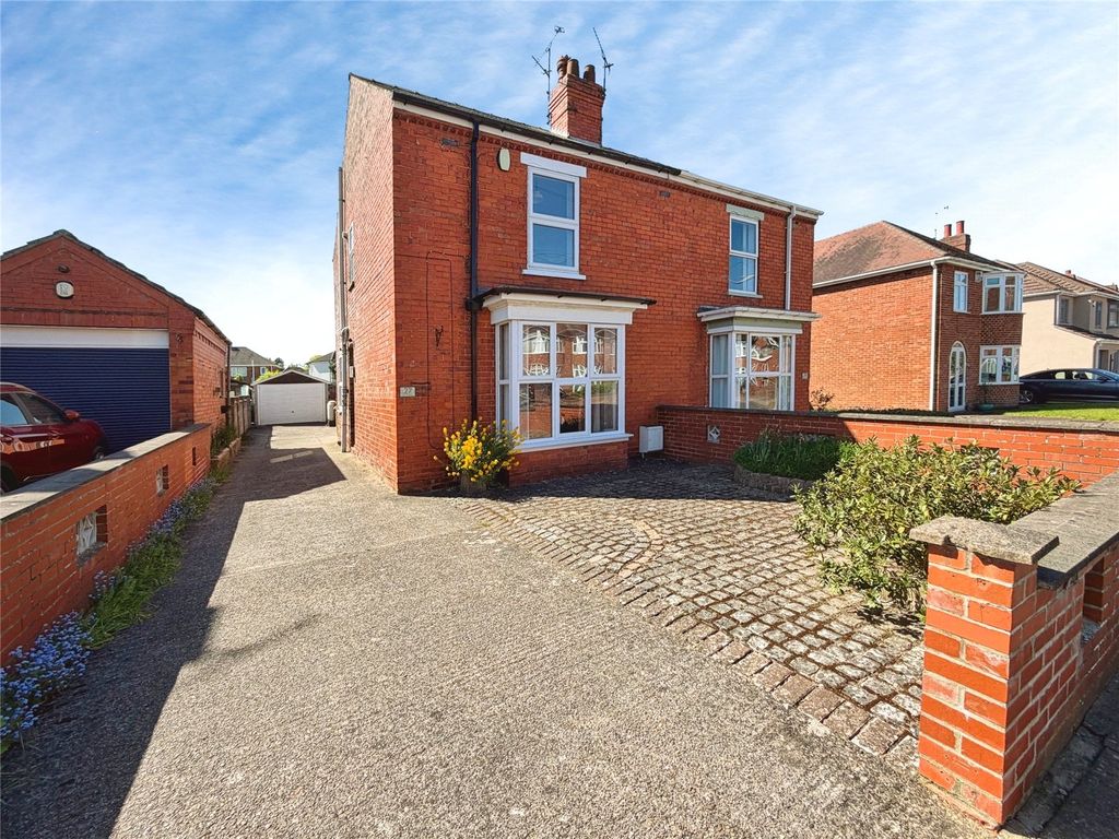 Property photo 1 of 21 Outside