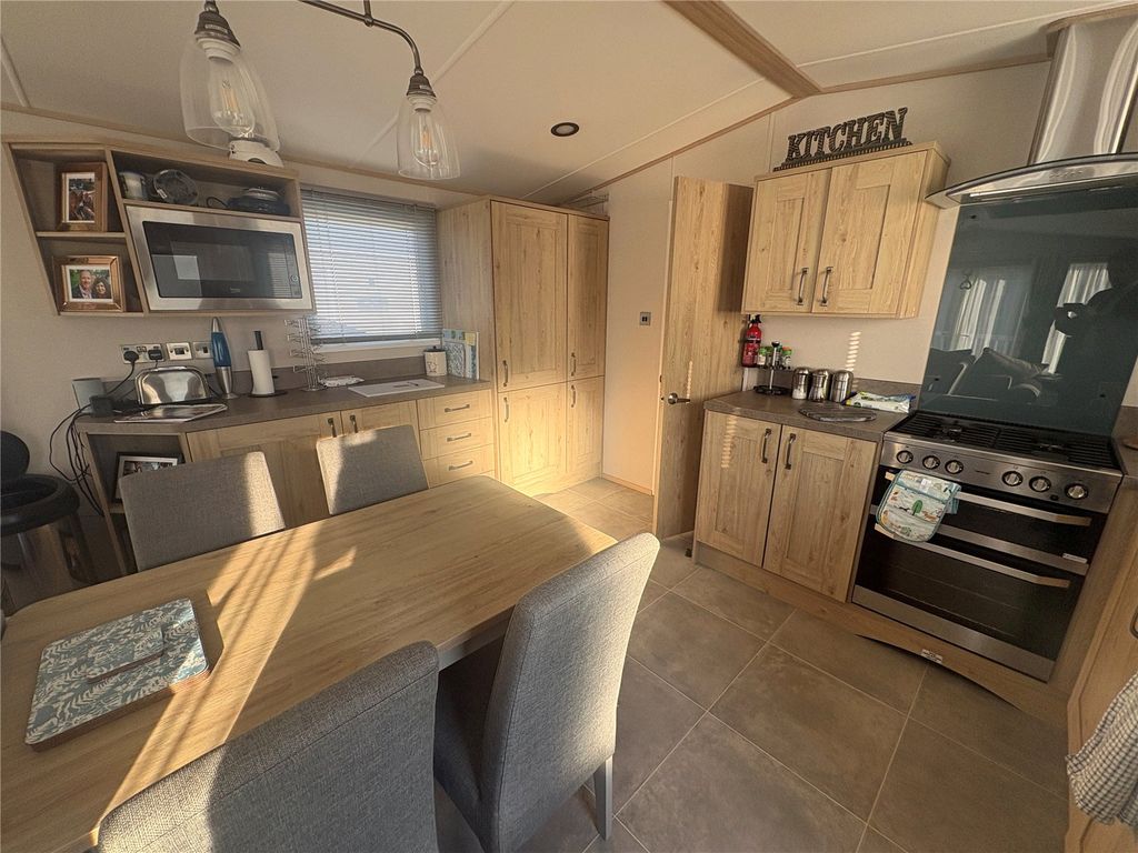 Property photo 3 of 12 Picture No. 10