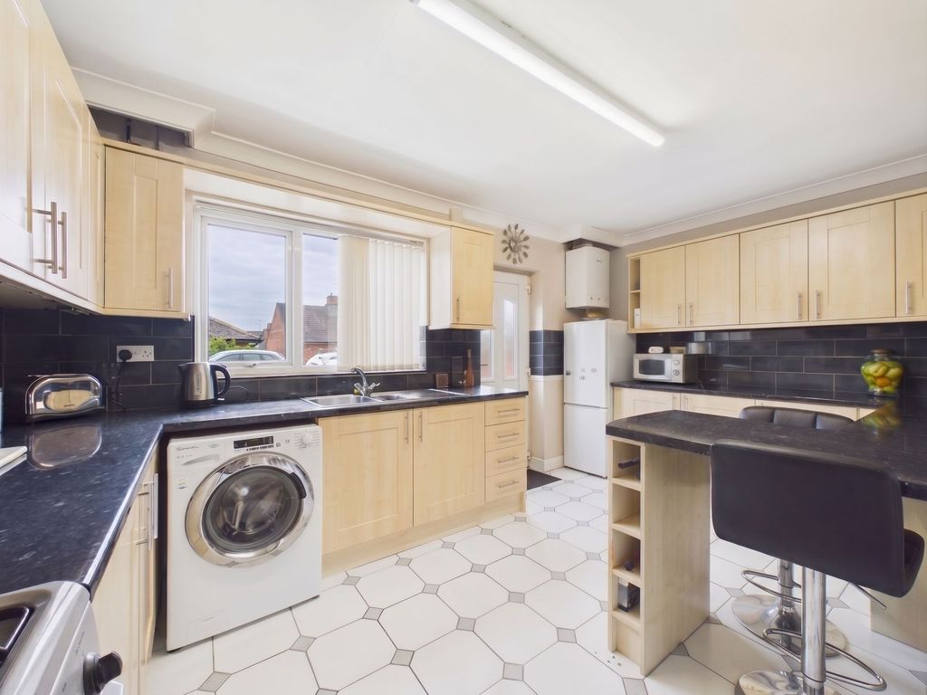 Property photo 3 of 11 Dining Kitchen