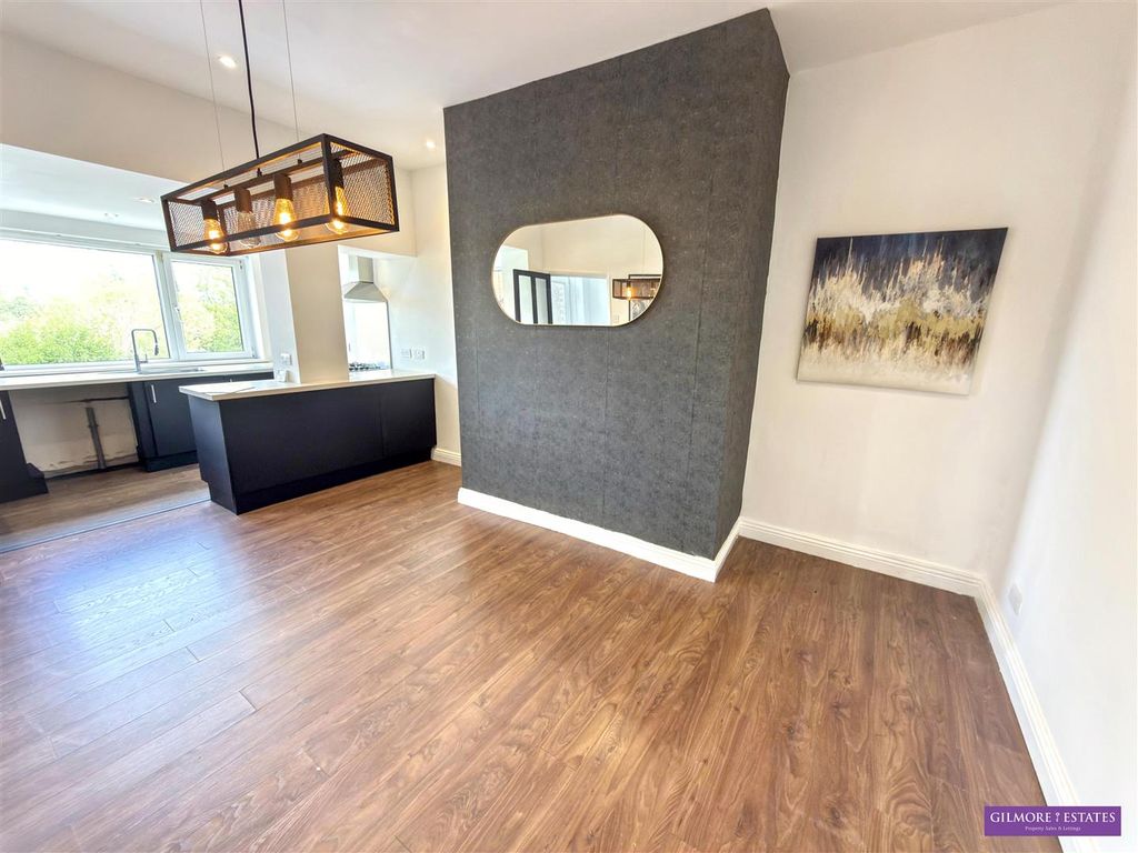 Property photo 2 of 18 Dining Kitchen