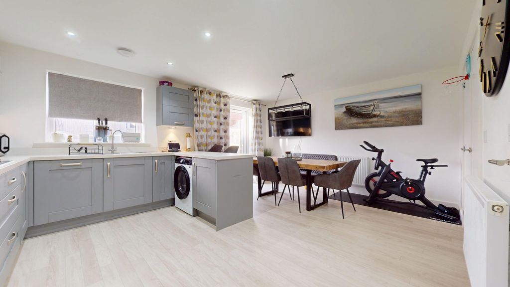 Property photo 2 of 26 4616344