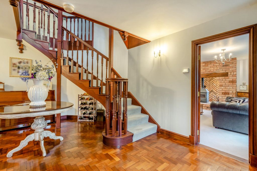 Property photo 2 of 41