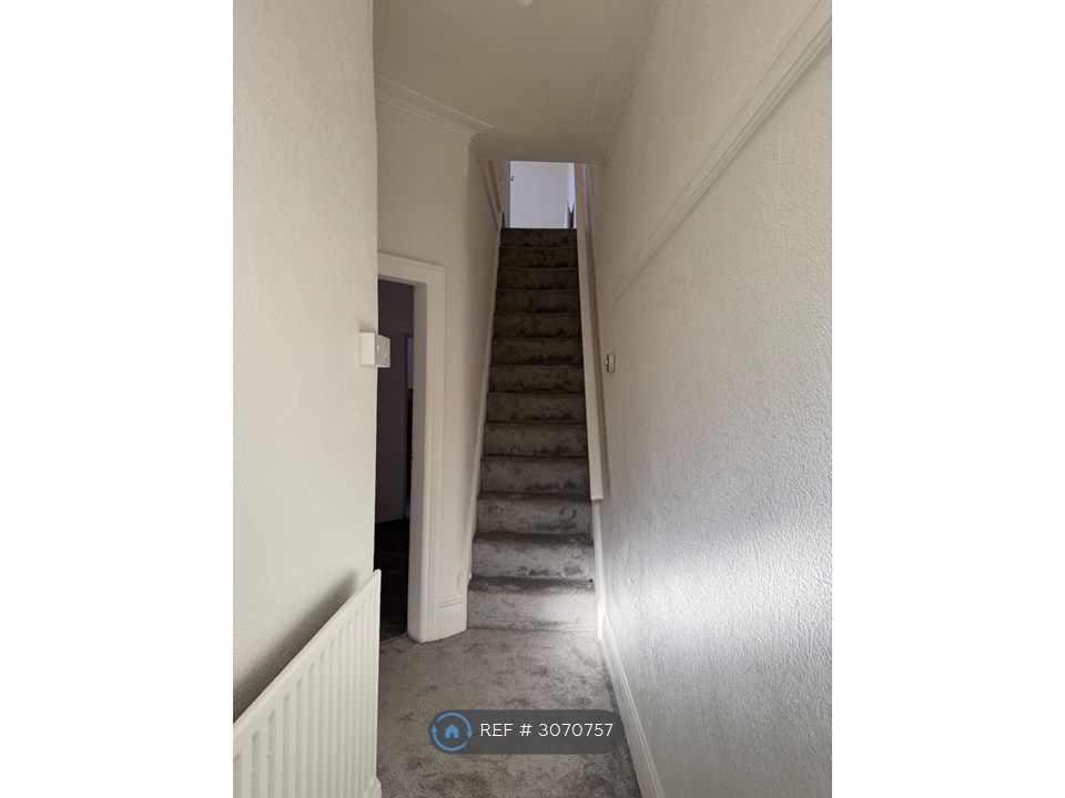 Property photo 2 of 13 Hallway