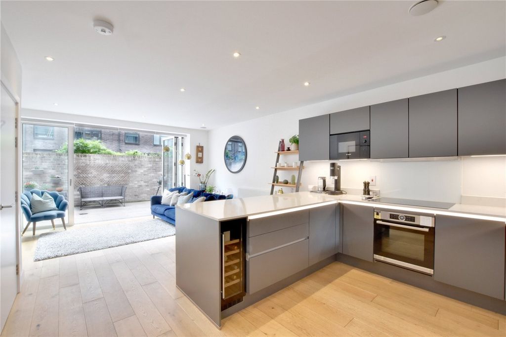 Property photo 1 of 17 Kitchen/Reception