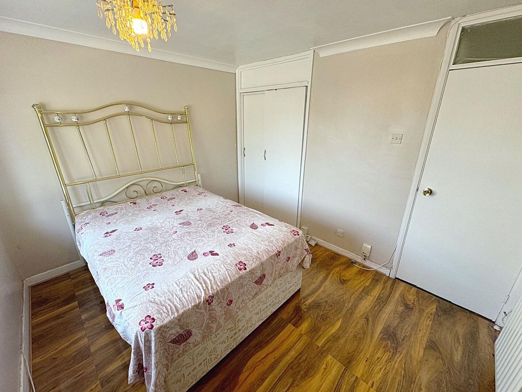 Property photo 2 of 3 Bedroom