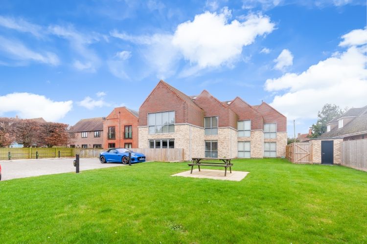 Property photo 1 of 8 184285