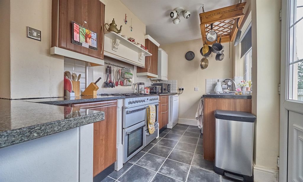 Property photo 3 of 10 Kitchen Area