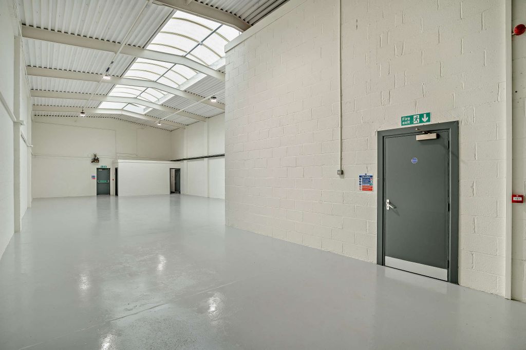 Property photo 3 of 6 8694439-Interior12-800
