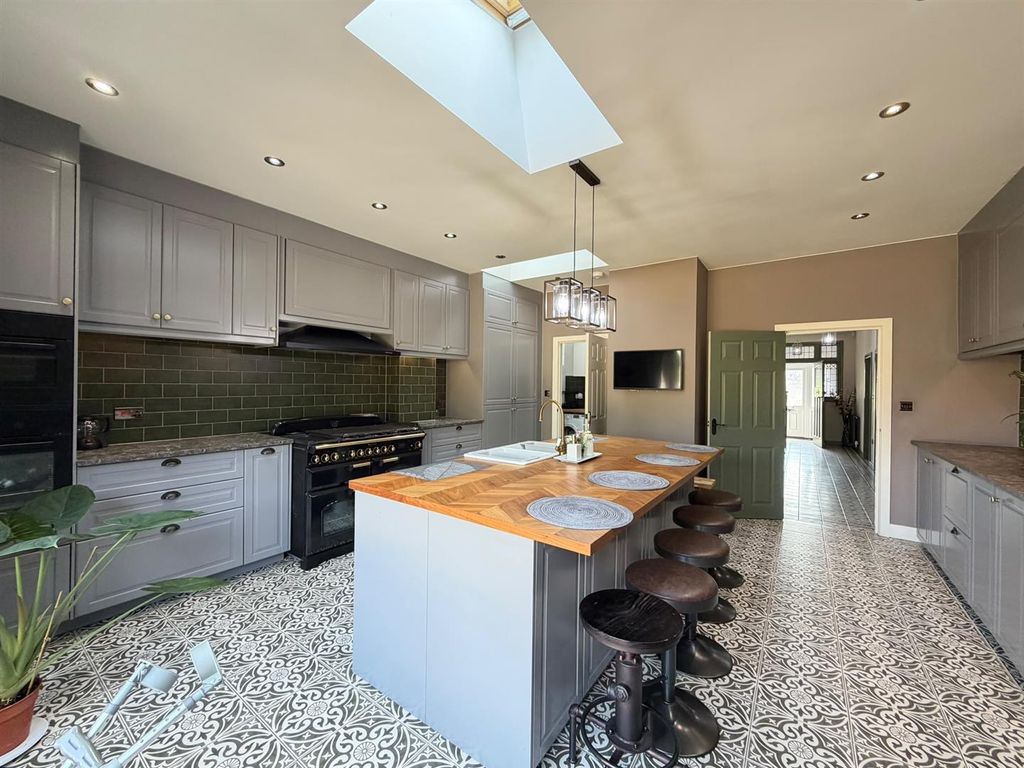 Property photo 2 of 27 Kitchen / Diner