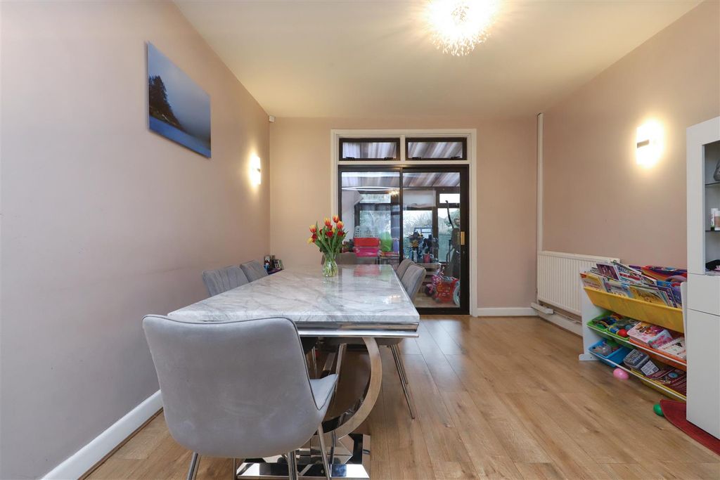 Property photo 3 of 16 Dining Room