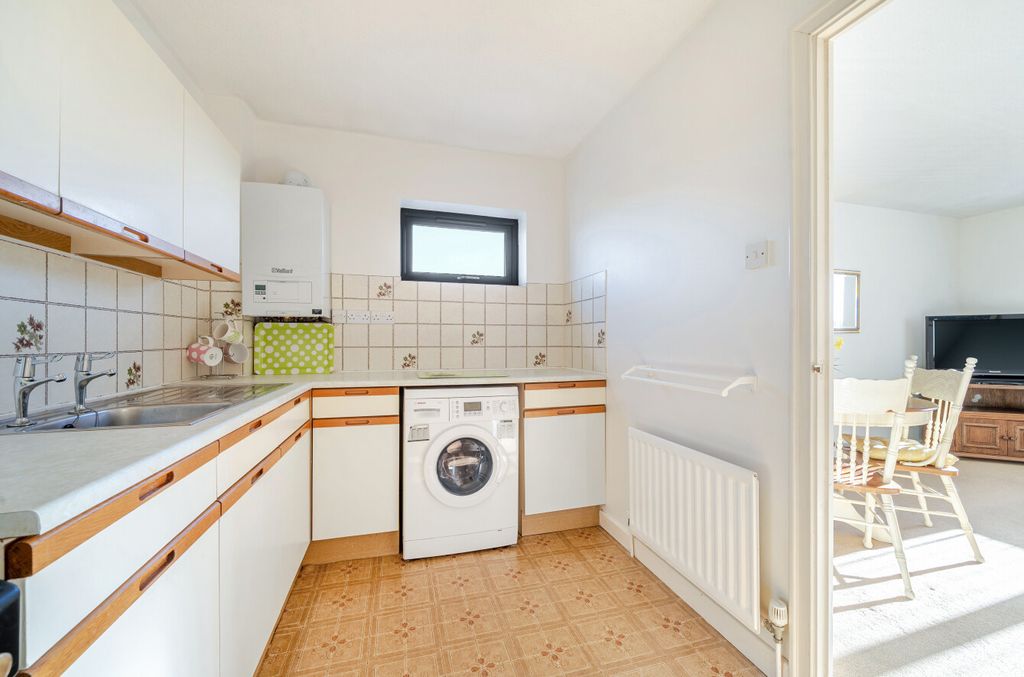 Property photo 2 of 10 1384668-3-6925A75...