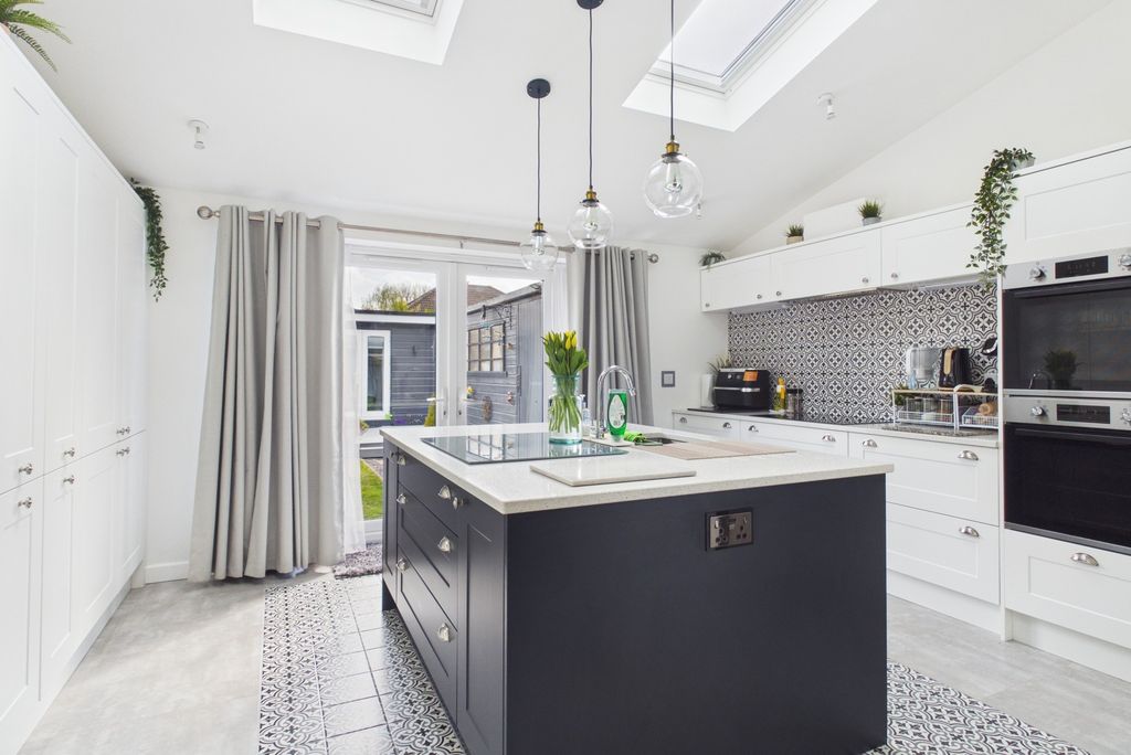 Property photo 2 of 16 Cam03259G0-Pr0271-Still006