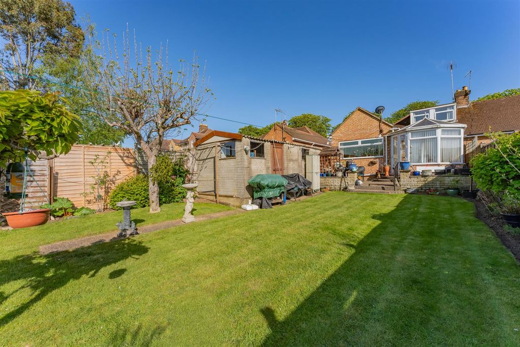 Property photo 2 of 22 Garden