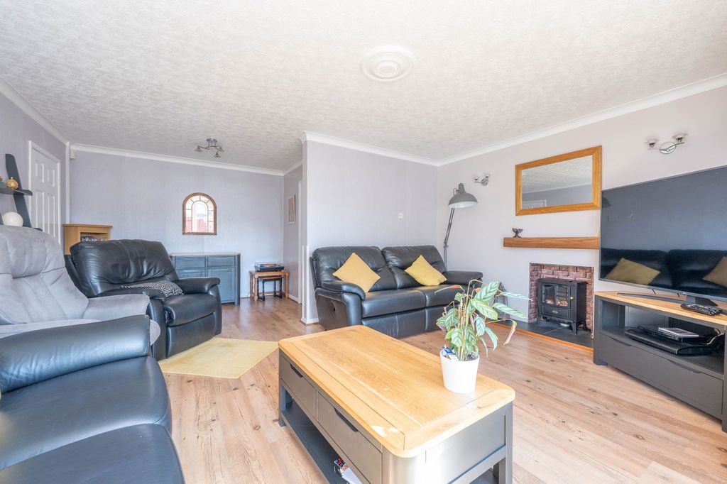 Property photo 2 of 22