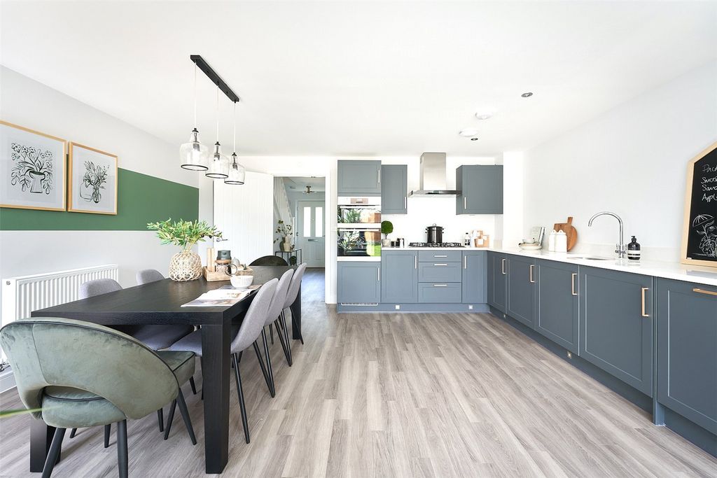 Property photo 1 of 10 Kitchen/Dining