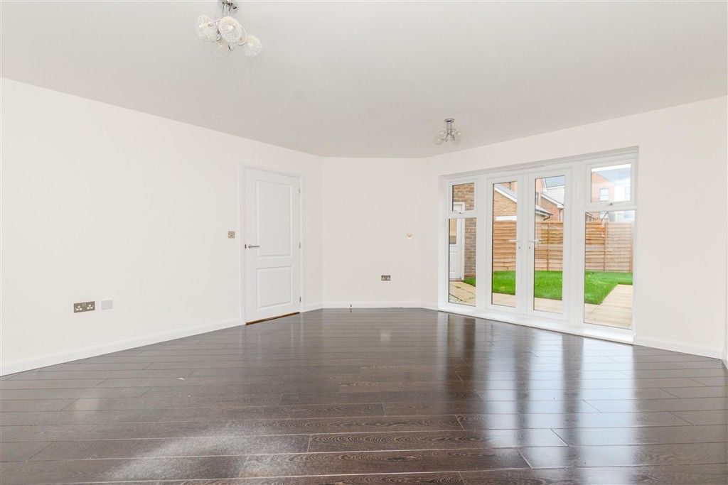 Property photo 2 of 14 Lounge