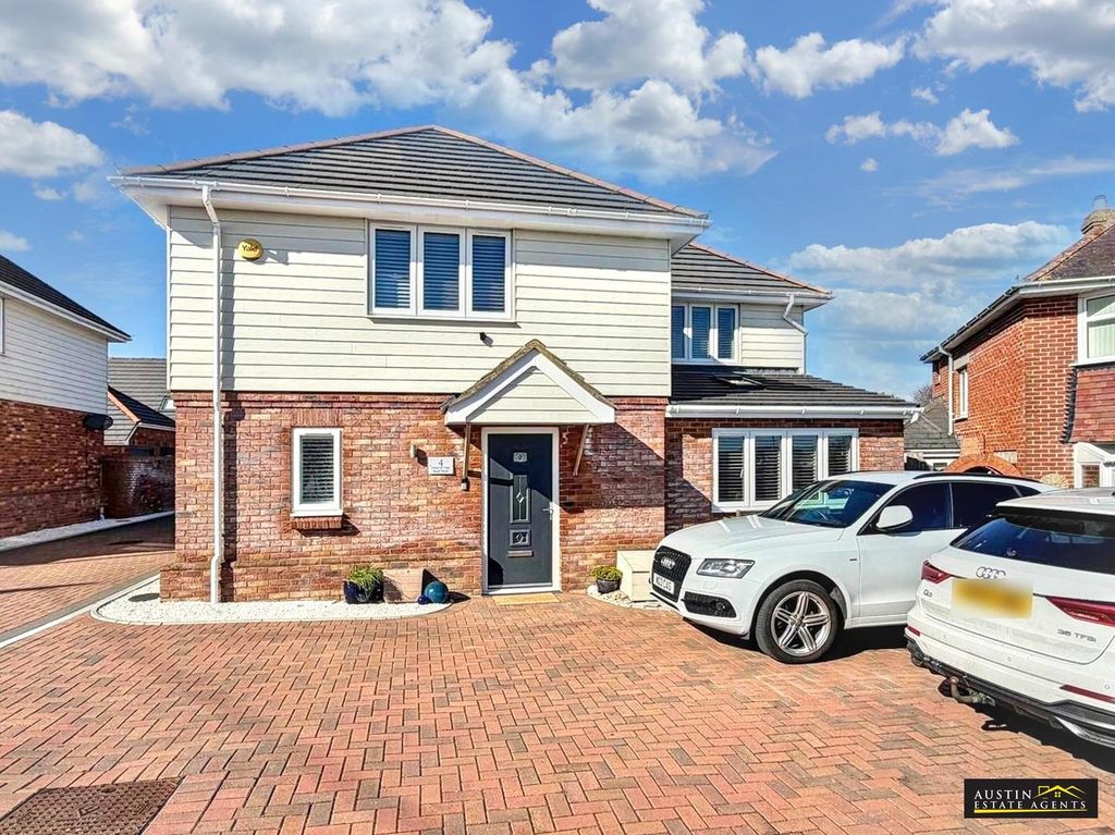 Property photo 1 of 15 Front (Exterior)