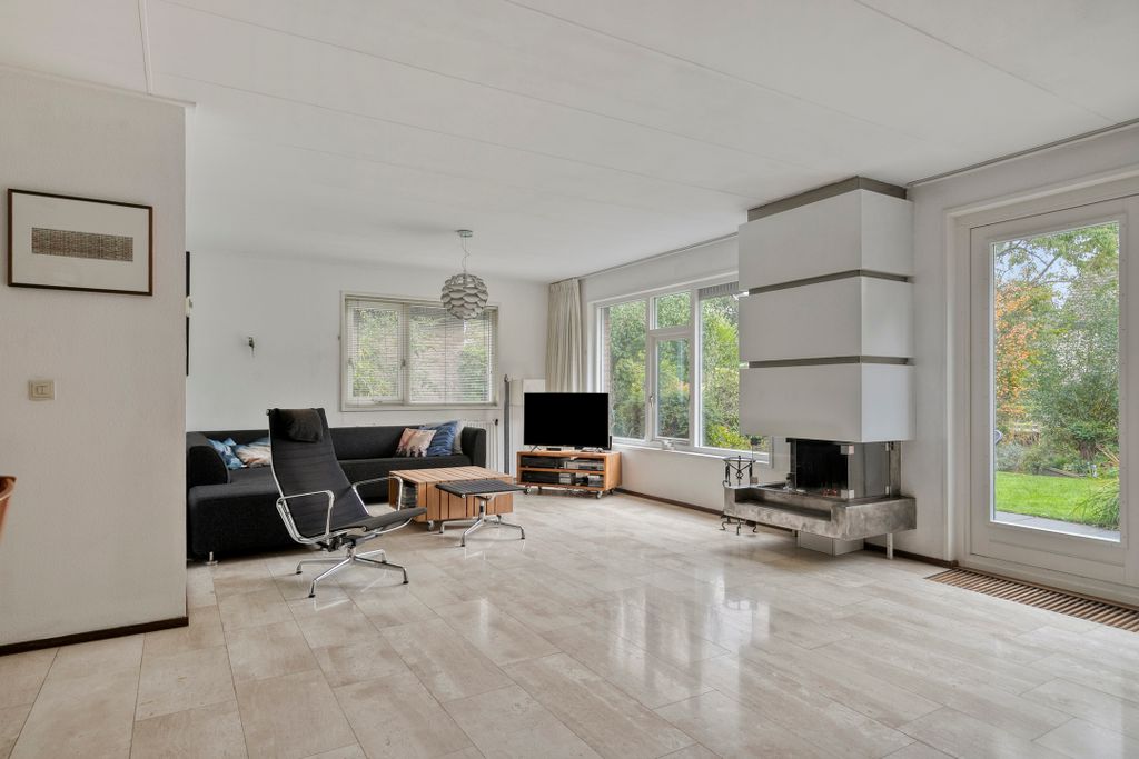 Property photo 2 of 37