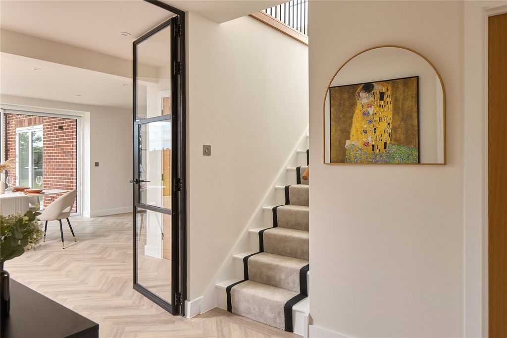 Property photo 3 of 15 Entrance Hall