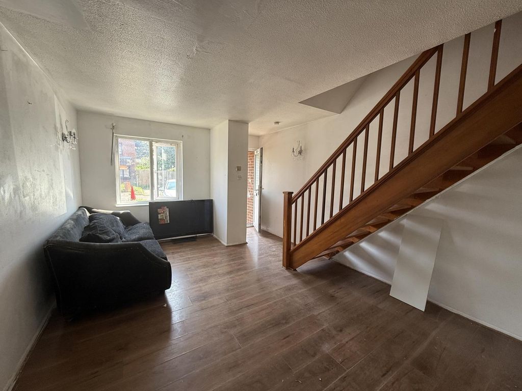 Property photo 3 of 11 Img 3408