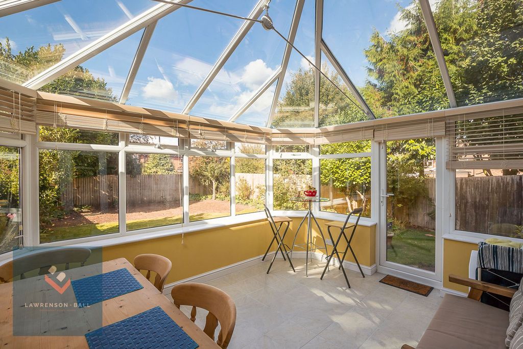 Property photo 3 of 17 Conservatory