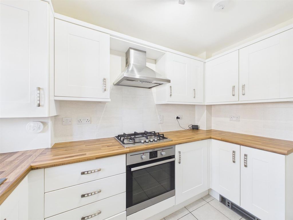 Property photo 2 of 12 Kitchen