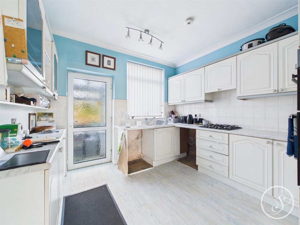 Property photo 3 of 16 Kitchen