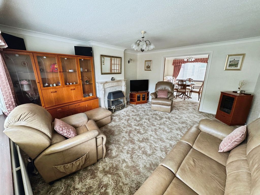 Property photo 2 of 25