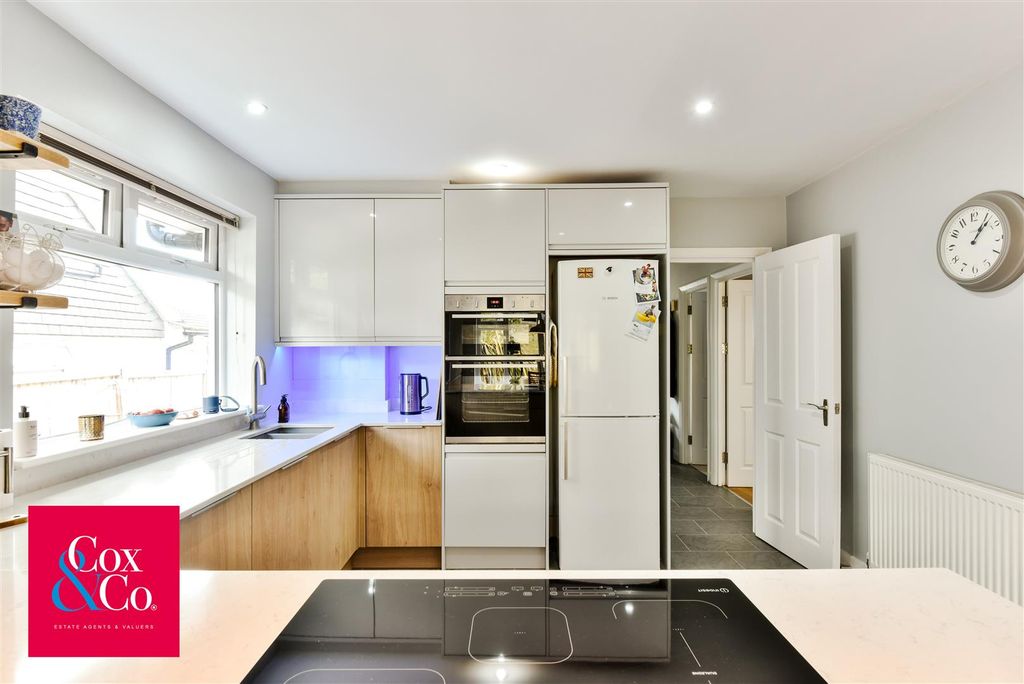 Property photo 3 of 18 81M_8313.Jpg