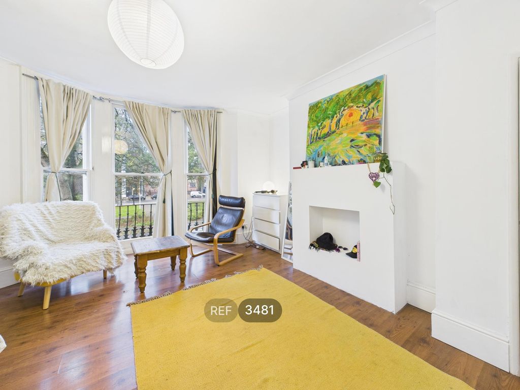 Property photo 3 of 10 Living Room