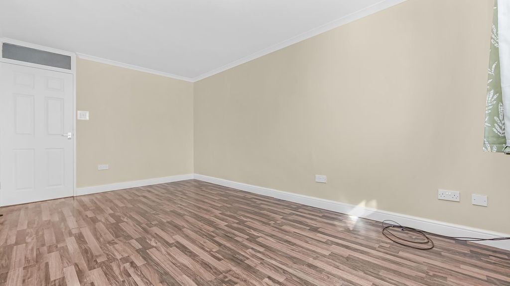 Property photo 2 of 12 Lounge..