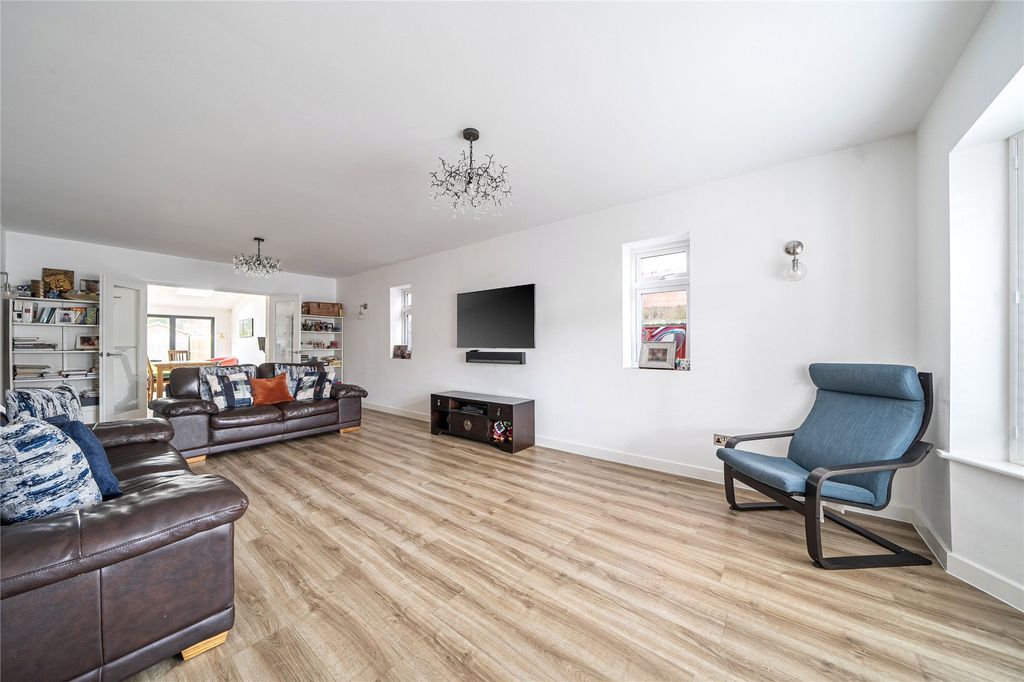 Property photo 2 of 22 Picture No. 11