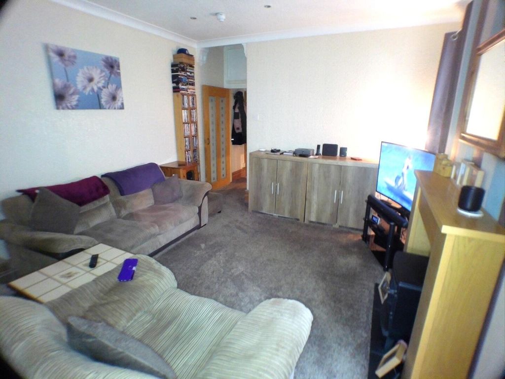 Property photo 2 of 31 Living Room