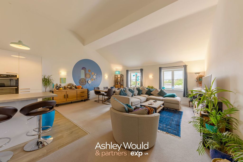 Property photo 2 of 24