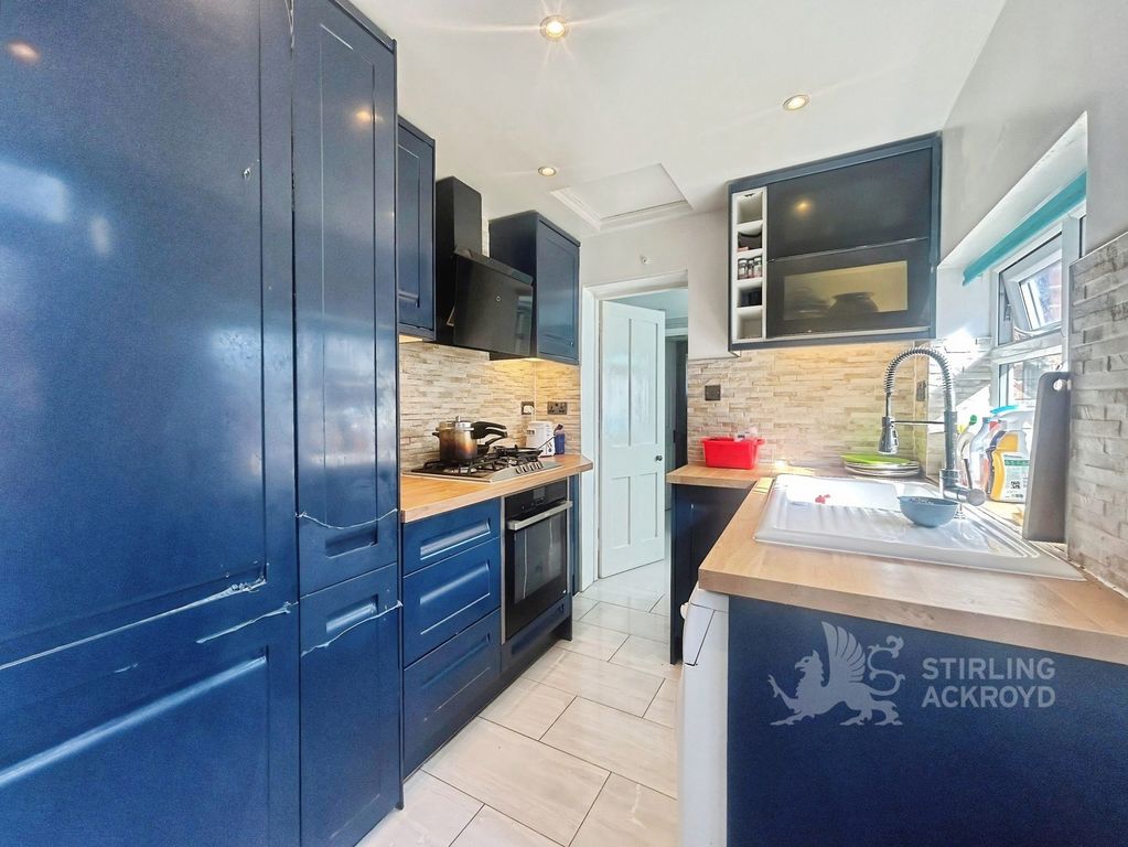 Property photo 2 of 5 Kitchen