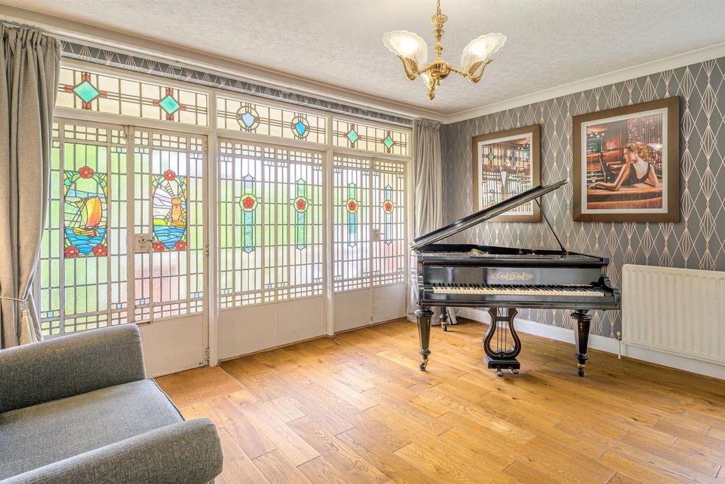 Property photo 2 of 37