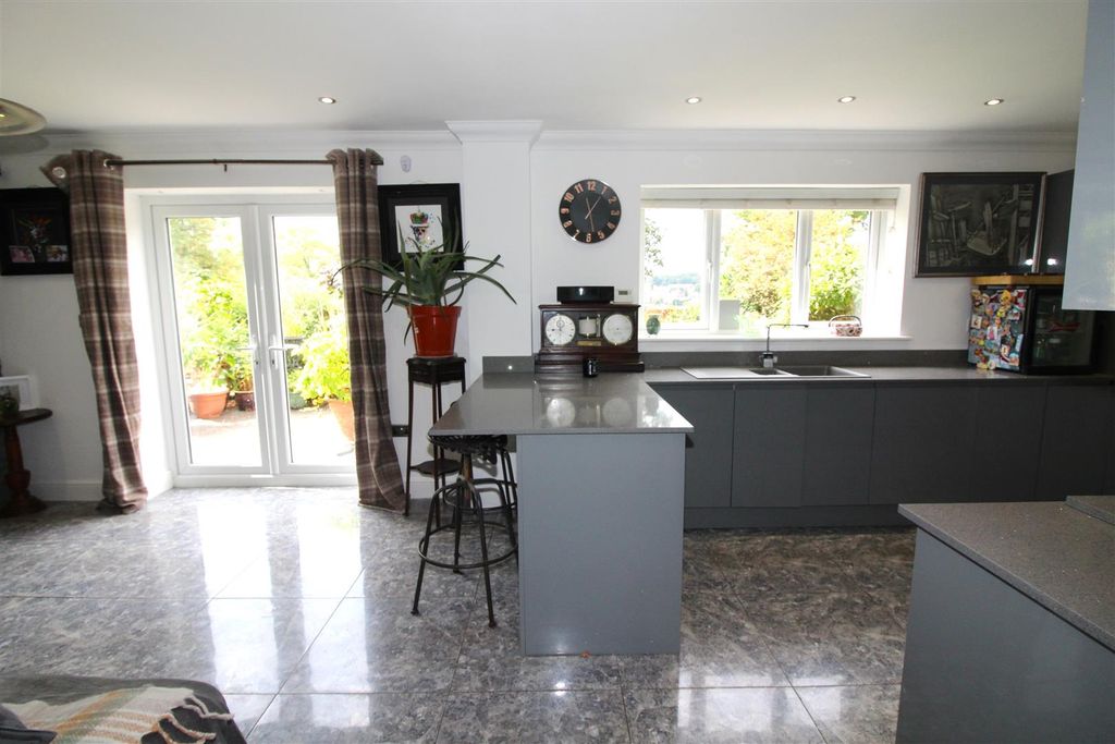 Property photo 3 of 40 Kitchen/Dining Room