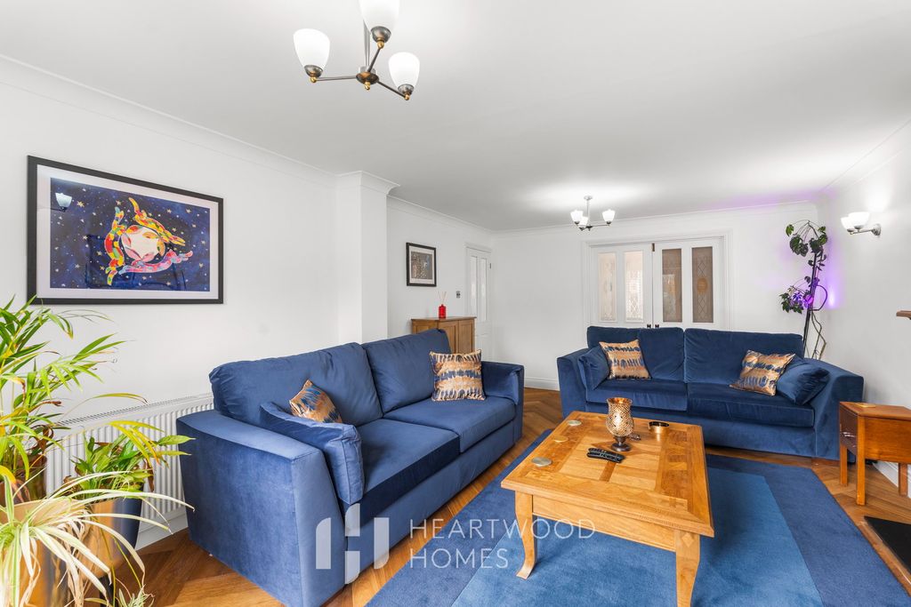 Property photo 3 of 27