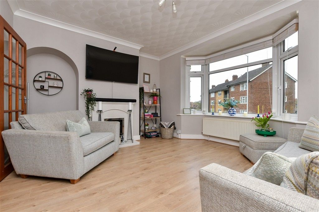 Property photo 2 of 15 Lounge