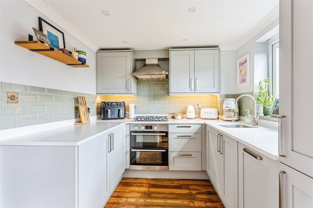 Property photo 3 of 14 Kitchen (1).Jpg