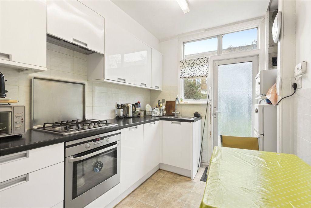 Property photo 2 of 7 Kitchen