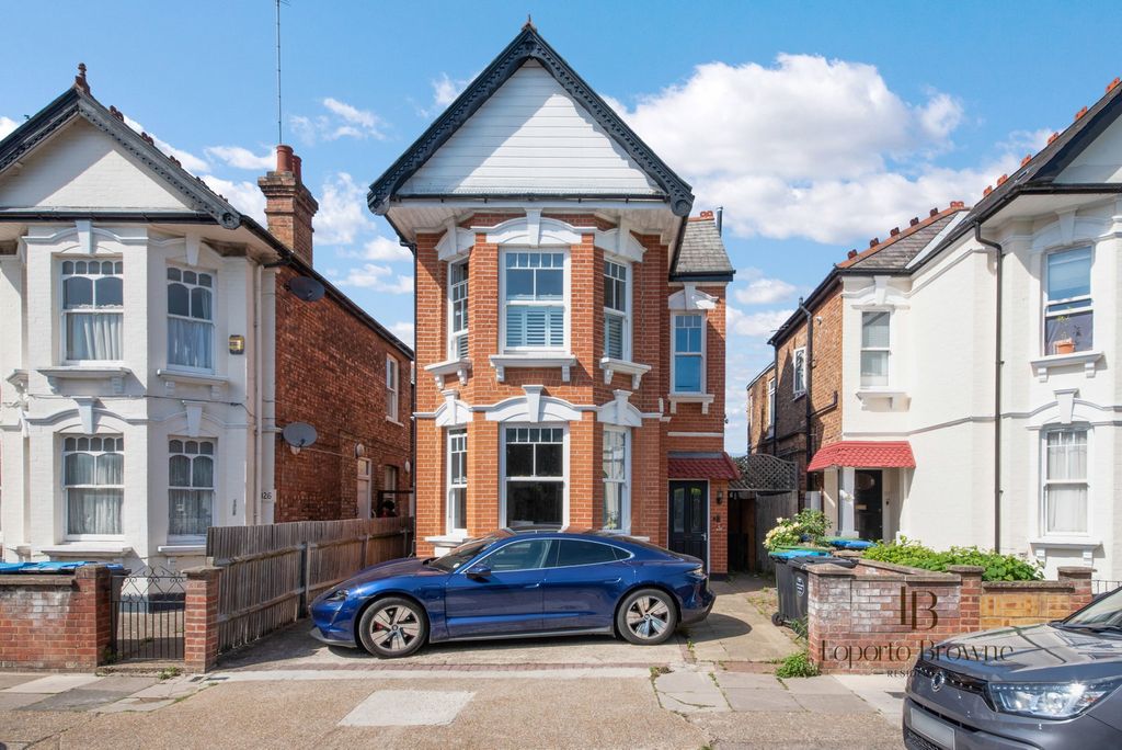 Property photo 2 of 33