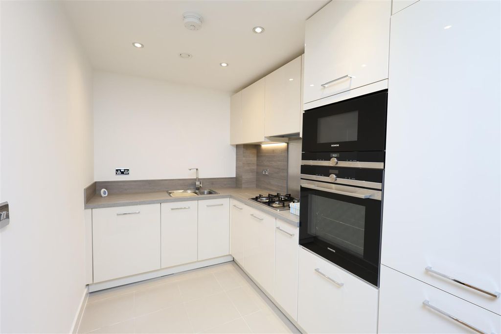 Property photo 2 of 19 Kitchen