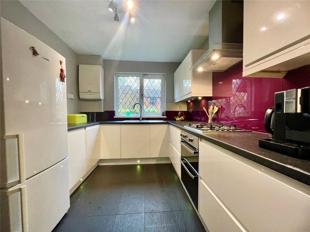 Property photo 3 of 19 Kitchen