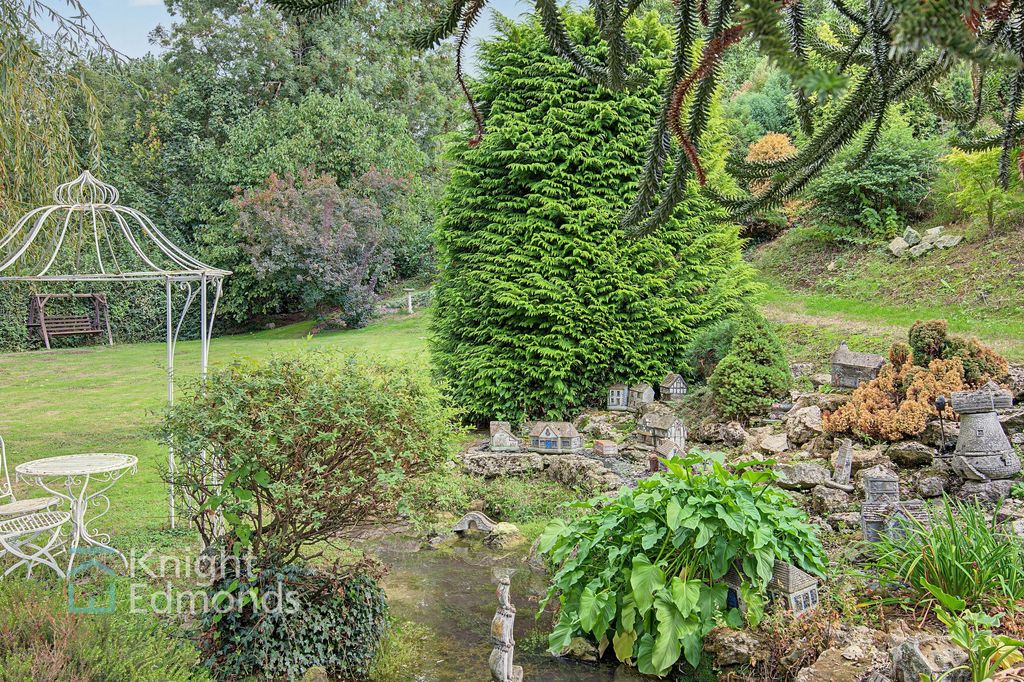 Property photo 2 of 26 Garden